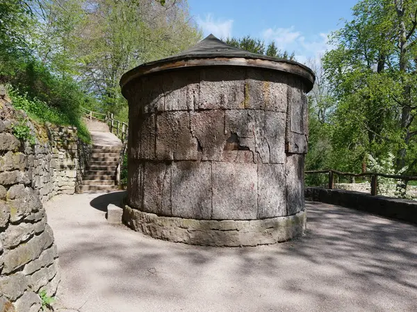 Borkenhaeuschen im Ilmpark von Weimar