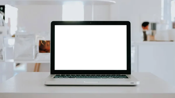 Üres Képernyős Laptop Számítógép Beállítva Munka Fehér Íróasztal Mockup Üres — Stock Fotó