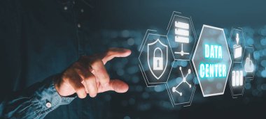 Veri Merkezi konsepti, sanal ekranda elle veri merkezine dokunma simgesi, Bulut bilgisayarı, Bağlantı, Sunucu, Veritabanı.