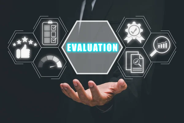 Concepto Evaluación Business Person Hand Holding Evaluation Icon Pantalla Virtual — Foto de Stock