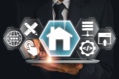 Web tasarımı ve çevrimiçi bağlantıyı temsil eden simgelerle gelecekçi dijital ana sayfa arayüzü.