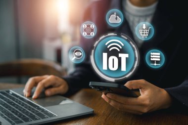 IoT teknolojisiyle bağlantının geleceğini keşfetmek, akıllı cihazlar göstermek ve gelişmiş modern yaşamın kusursuz bütünleşmesini sağlamak..