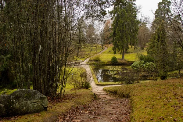 Lazdukalni Dendroloji Parkı. Spakovski Parkı. Letonya