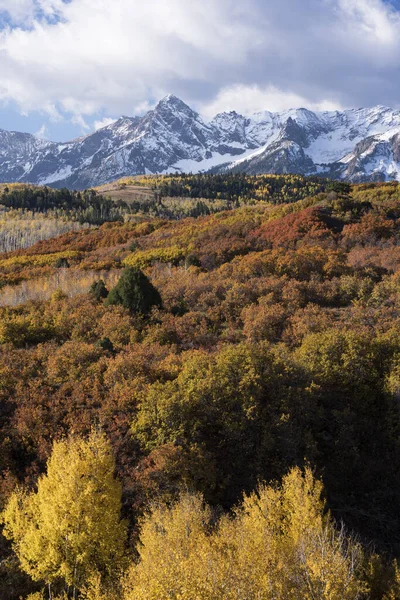 Sneffels Mountain Range Början Hösten Med Färgglada Blad Ses Från — Stockfoto