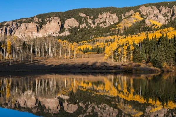 Färgglada Höstreflektioner Rowdy Lake Cimarron Valley Sydvästra Colorado — Stockfoto