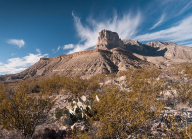 Guadalupe Dağları Ulusal Parkı Batı Teksas 'ta yer almaktadır. El Capitan, Chihuahuan Çölü 'nün önemli bir simgesidir.. 