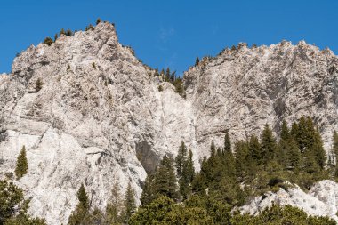 Dramatik Tebeşir Kayalıkları, Buena Vista Colorado kenti yakınlarındaki pek çok kaplıca ve eğlence amaçlı aktiviteleriyle tanınan bir bölgenin ilgi odağı..
