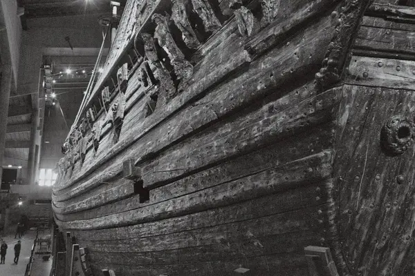 维京博物馆的一艘维京船 — 图库照片