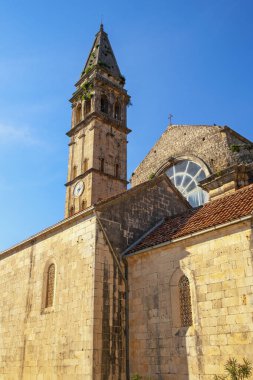 Karadağ, Perast kasabası. Aziz Nicholas kilisesinin çan kulesi