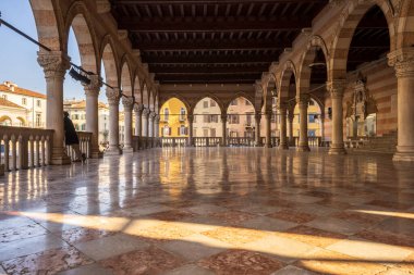 Loggia del Lionello, Udine şehrinin tarihi merkezinde. Udine İtalya _ 05 Mart 2023