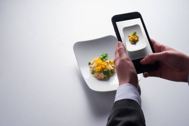 Cep telefonunuzla çanağın fotoğrafını çekin.