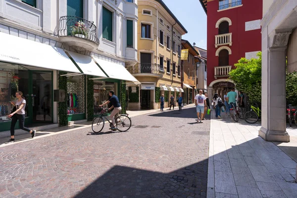 Pordenone Italy May 2023 Corso Vittorio Emanuele Історичному Центрі Порденоне — стокове фото