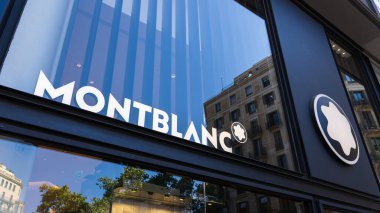 İspanya, Barselona - 3 Mayıs 2023: Montblack Marka Tabelası