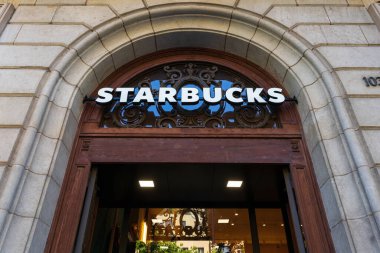 İspanya, Barselona - 3 Mayıs 2023: Marka tabelası