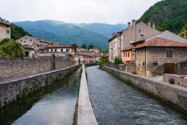 Vittorio Veneto Serravalle Italy _ 27 Mayıs 2023 Vittorio Veneto Serravalle 'deki Meschio nehrinin manzarası