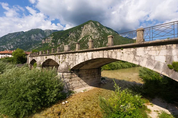 靠近Venzone的Venzonassa桥 弗留莉Venzone Friuli_Italy 2023年6月12日 — 图库照片
