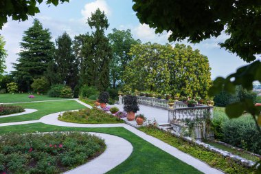 Belvedere teraslı İtalyan villa bahçesi.