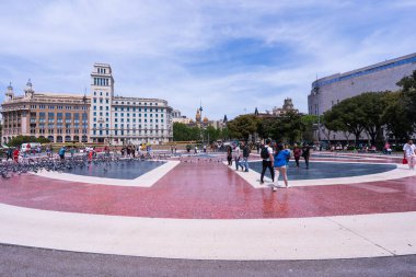 İspanya, Barselona - 4 Mayıs 2023: Barcelona 'daki Catalunya Meydanı