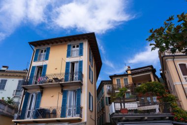 Salo, Lombardy İtalya - 16 Eylül 2023. Garda Gölü 'nün güzel köyü. 