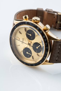 Milan İtalya _ 9 Kasım 2023 özel Rolex Daytona saati Bakelite bezel takriben 1970 dolaylarında.