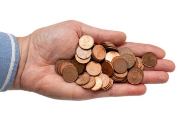 Bir sürü euro cent ile el ele. Bir avuç dolusu para. izole edilmiş beyaz arkaplan