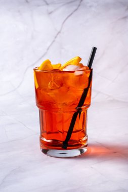 Klasik İtalyan aperatifi Aperol Spritz