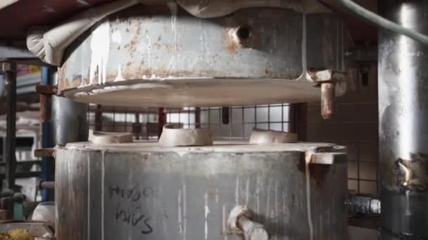 Préparation Moules Argile Dans Atelier Potier — Video