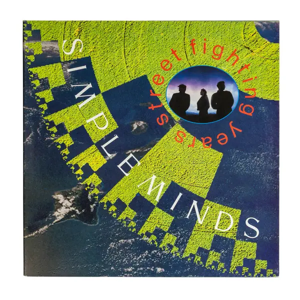 ストリート ファイティング イヤーズは 1989年にリリースされたイギリスのバンドシンプル マインドズによる8枚目のスタジオ アルバムです ホワイトバック ストック画像