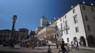 Udine 'deki Piazza özgürlüğüne bir göz atalım. Udine, İtalya. Mayıs 2024.