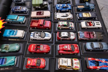 Trieste, İtalya _ 5 Mayıs _ 2024. Marketteki oyuncak araba modelleri.