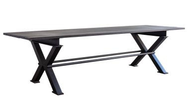 Açık hava metal masası. İzole edilmiş beyaz arkaplan