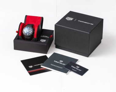 Etiket Heuer Carrera saati, otomatik ve garantili. Yıl 2020. Milan mı? İtalya 10 Ağustos 2024