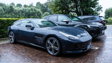 Ferrari GTC4 lüks spor araba. Moniga del Garda, Brescia. İtalya 4 Ekim 2024