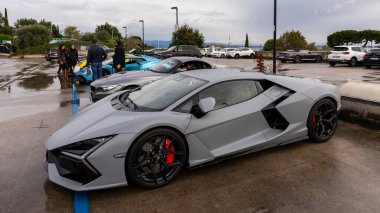 Lamborghini Revuelto lüks spor araba, İtalyan üretici Lamborghini 'den dört çeker süper araba. Moniga del Garda, Brescia. İtalya 4 Ekim 2024