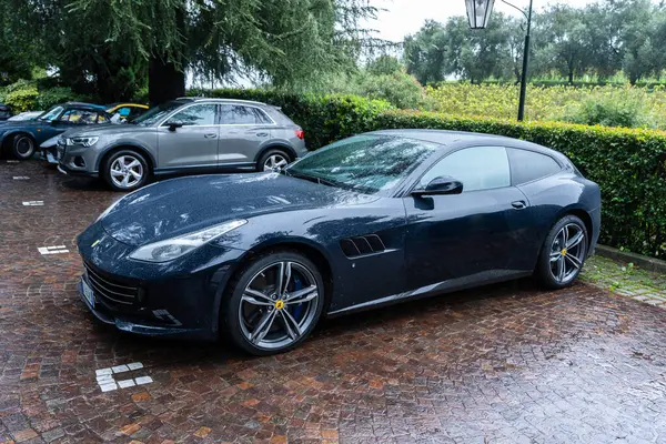 Ferrari GTC4 lüks spor araba. Moniga del Garda, Brescia. İtalya 4 Ekim 2024