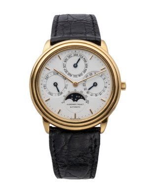 Audemars Piguet saati, Quantieme daimi otomatik modeli. Otomatik kurmalı saat, 18 kt sarı altın çantalı. 1990 yılı. Beyaz arka plan. Milan mı? İtalya _ 10 Ağustos _ 2024