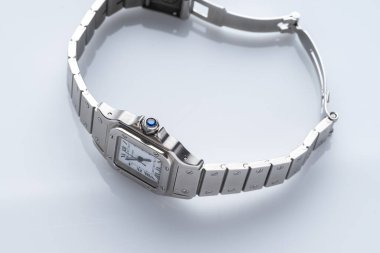 Cartier saati, Santos modeli, otomatik saat, çelik kasa ve 18 kt altın.