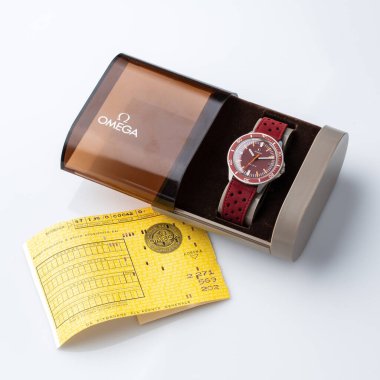 Omega saat, Cenevre modeli, 1970 yılında kutu ve garanti belgesi ile. Milan mı? İtalya _ 22 Ağustos 2024