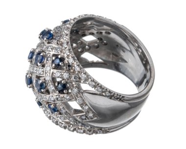 Elmas ve yakutlu 18kt Beyaz Altın Yüzük. İzole Beyaz Arkaplan