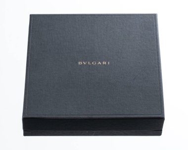 Bulgari mücevher paketi. Yazılı kutu. Milan mı? İtalya 11 Kasım 2024