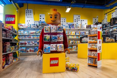 LEGO oyuncakçıda sergileniyor. Udine, İtalya. 29 Nisan 2025.