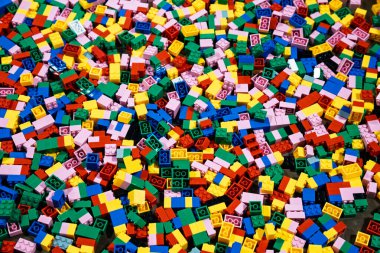 Bir grup renkli LEGO tuğlaları. Udine, İtalya. 29 Nisan 2025.