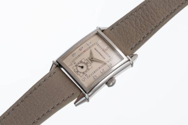 Girard Perregaux saati, referans 2593. Çelik kasa, otomatik hareket, beyaz kadran. Milan mı? İtalya _ 14 Nisan _ 2025