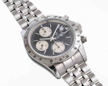 Tudor kronografisi, otomatik hareket, Prince Date modeli, referans 79280P, siyah kadranlı ve paslanmaz çelik çantalı. Milan mı? İtalya _ 14 Nisan _ 2025