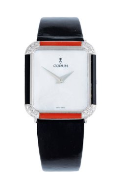 Corum elle kumandalı saat, Tank modeli, referans 27538. Rafine edilmiş inci gibi bir kadranı olan 18 kt beyaz altın çanta. Milan mı? İtalya _ 14 Nisan _ 2025