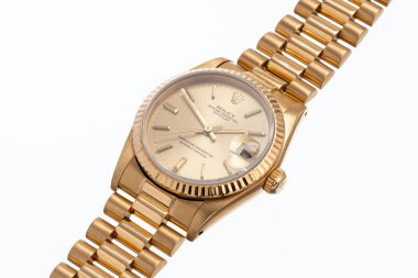 Rolex otomatik kurmalı saat, tarihli model, referans 68278, 18 kiloluk sarı bir çanta ve bilezik, şampanya kadranı. Milan mı? İtalya 14 Nisan 2025