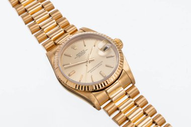 Rolex otomatik kurmalı saat, tarihli model, referans 68278, 18 kiloluk sarı bir çanta ve bilezik, şampanya kadranı. Milan mı? İtalya 14 Nisan 2025