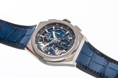 Zenith Chronograph, Defy El Primero 21 Titanyum modeli, otomatik sarmalı, iskeletleşmiş titanyum kutusu. Milan mı? İtalya 14 Nisan 2025