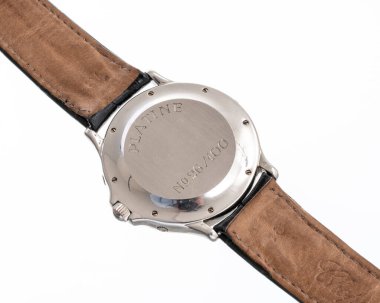 Dava geçmişi, Chopard daimi takvim saati, altın ay modeli, referans 338296, platin kutu ve gümüş arama. Milan mı? İtalya 14 Nisan 2025