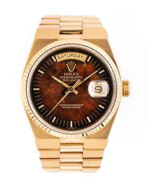 Kuvars hareketli Rolex saat, Day Date Oysterquartz modeli, 19018 referansı, 18 kt sarı altın çantalı ve dikenli kökü var. Milan mı? İtalya 14 Nisan 2025